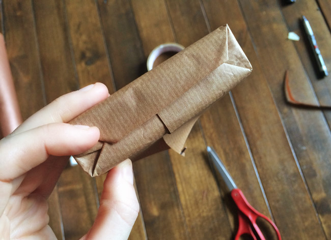 How to wrap a Christmas gift